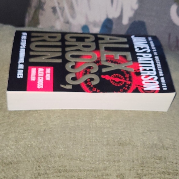Alex criss, run by James patterson - Picture 3 of 3